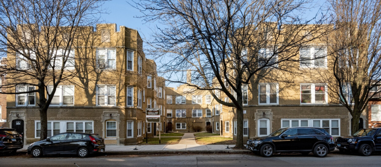 Primary Photo - 4826 W Addison St