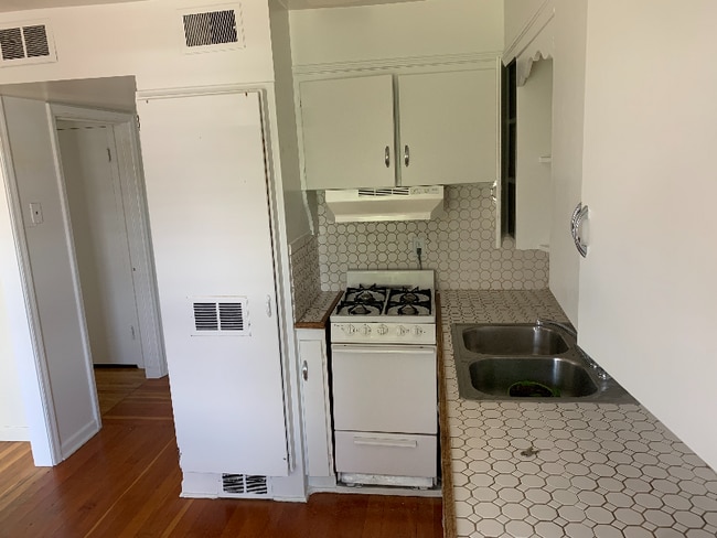 Building Photo - 406 S Kimball St