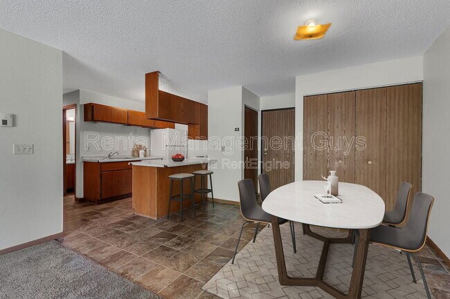 Foto del edificio - 131 Cedar St E