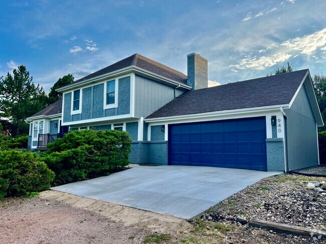 Building Photo - 940 Grey Eagle Cir N