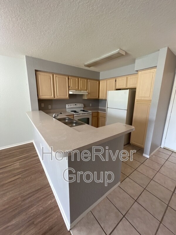 Building Photo - 13929 Fairway Island Dr