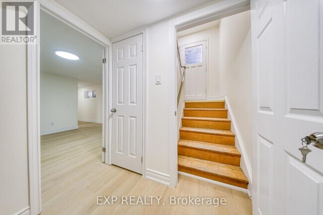 Building Photo - 82A Birchmount Rd