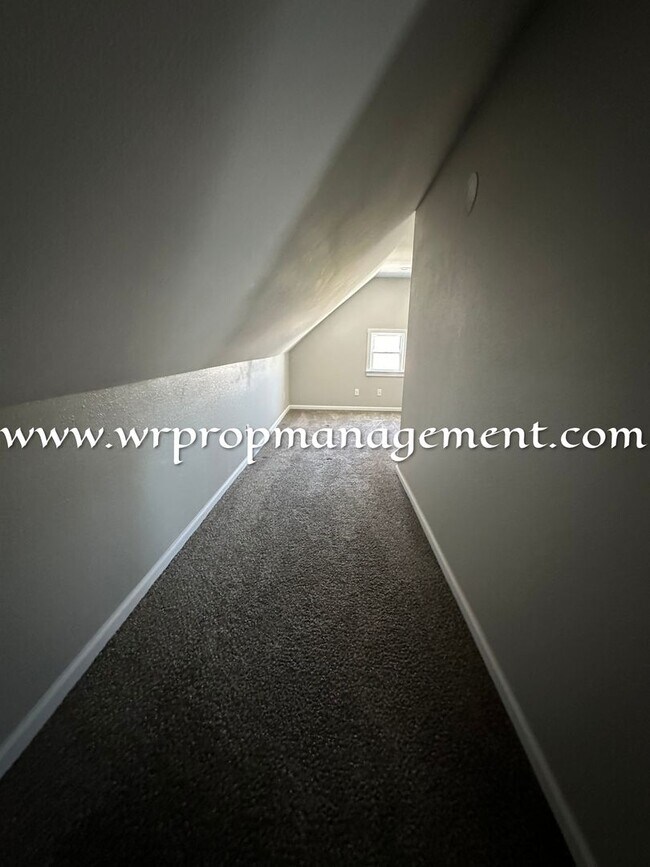 Foto del edificio - 5864 Merle St