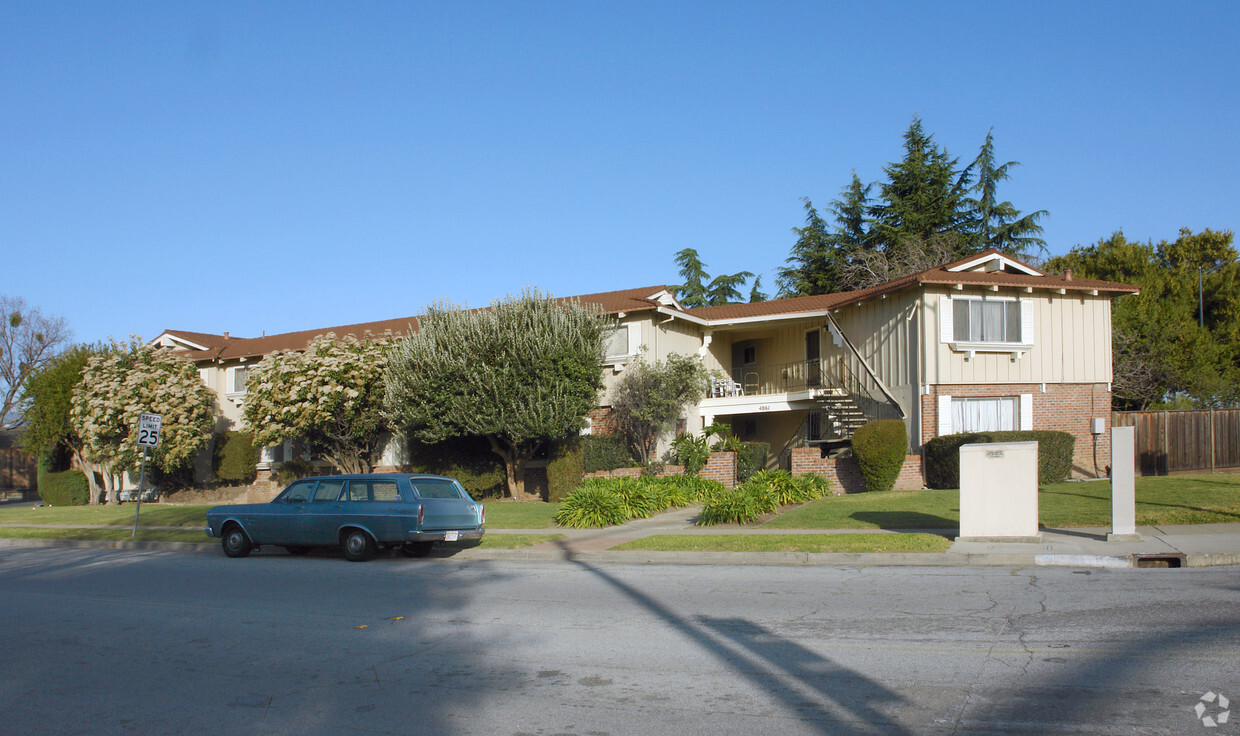 Primary Photo - 4861 Northlawn Dr