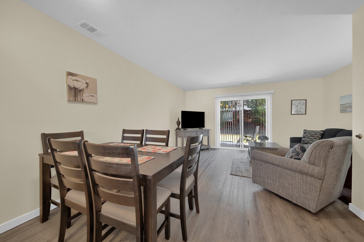 Holiday Village Townhomes Townhomes for Rent Traverse City, MI