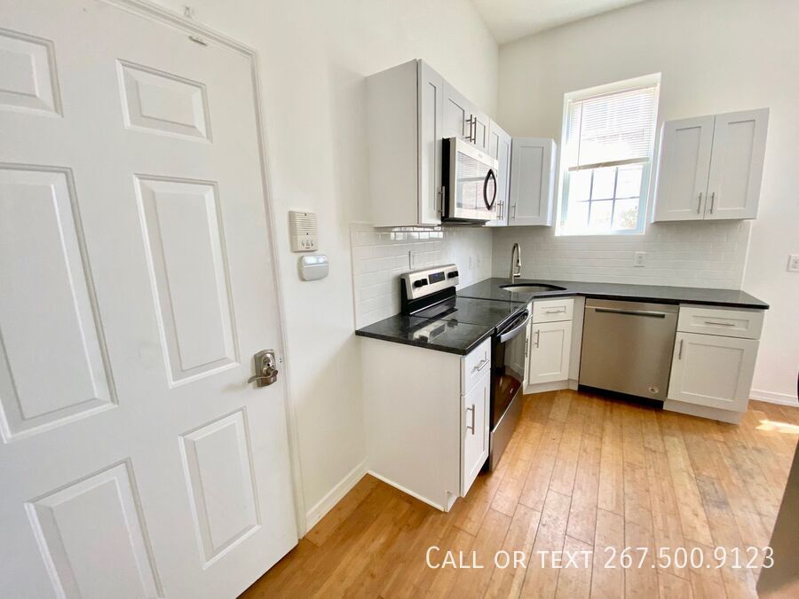 Primary Photo - Beautiful Cozy One Bedroom Two Bedroom Apa...