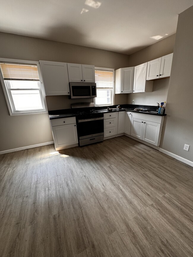 Kitchen - 772 Arctic St