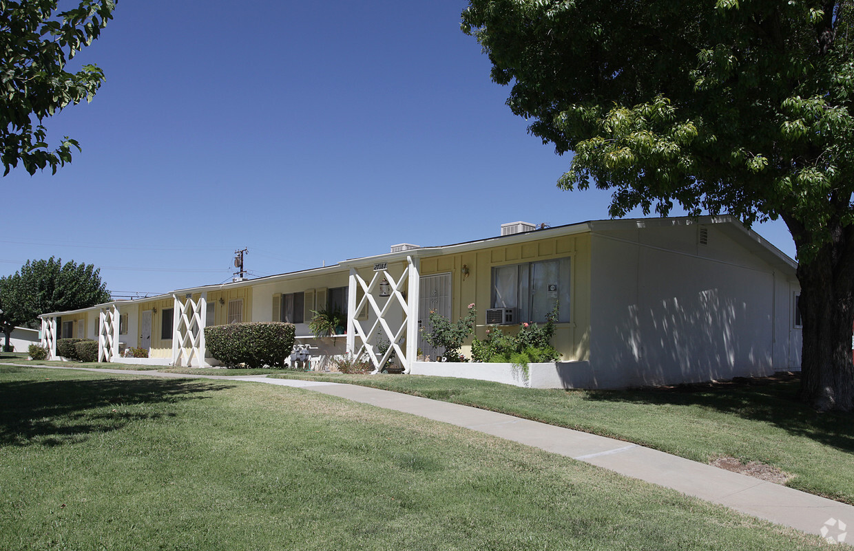 Primary Photo - 27121-27181 Sun City Blvd