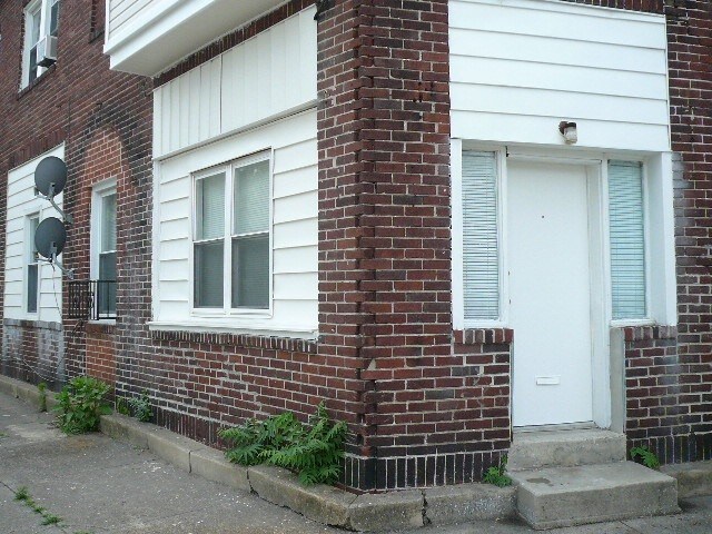 Building Photo - 2000 N 61st St