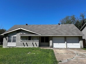 Building Photo - 4301 Live Oak Dr