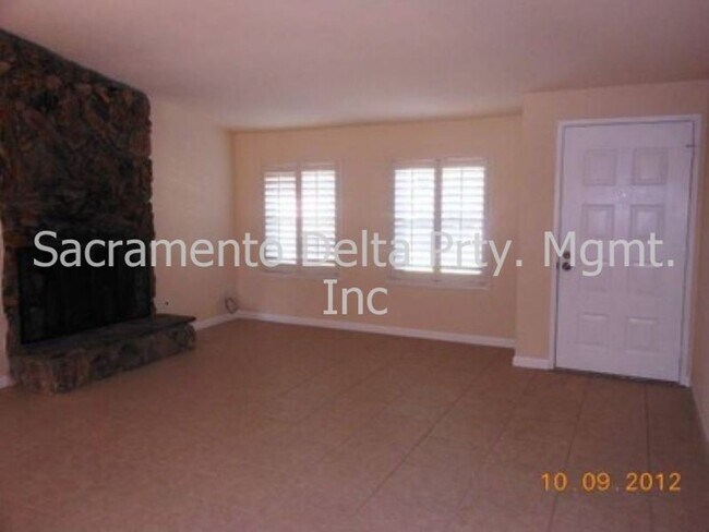 Building Photo - Charming 4 bed/2 bath One Story Home in Va...
