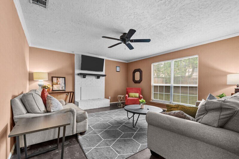 Primary Photo - 4133 Emerson Dr
