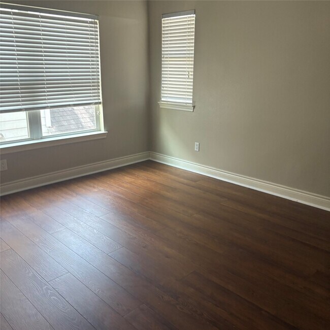 Foto del edificio - 14322 Summer Garden Dr