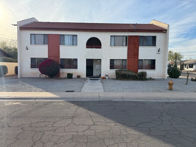 Foto del edificio - 7221 E Granada Rd