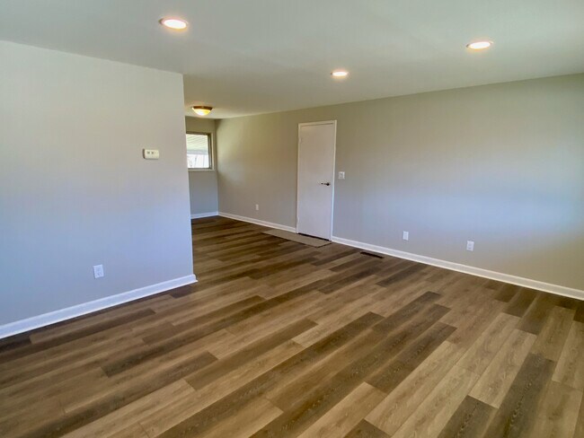Building Photo - 4380 Kitridge Rd