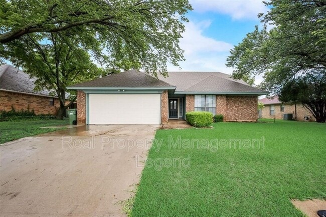 Photo - 617 Main St House