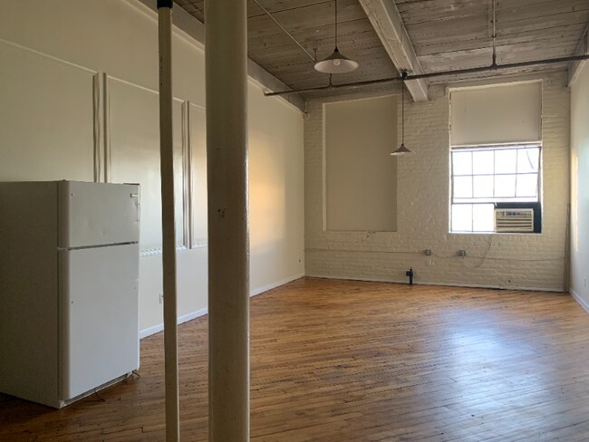 Building Photo - 1417 Kemper St