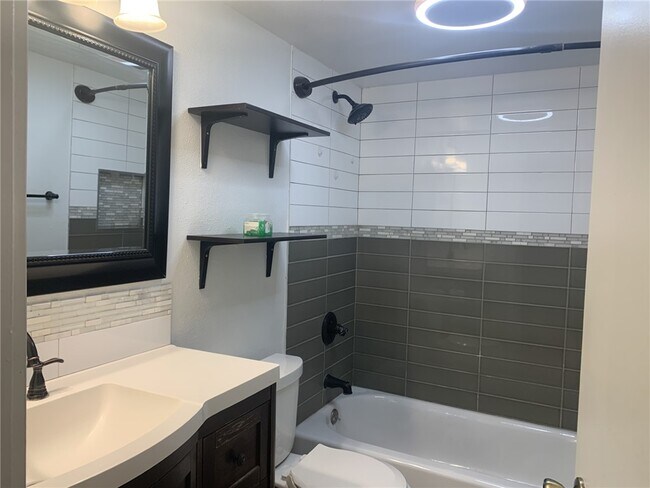 Foto del edificio - 3934 W 5th St