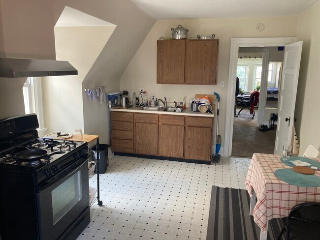 kitchen, as seen from back door - 415 S Winebiddle St