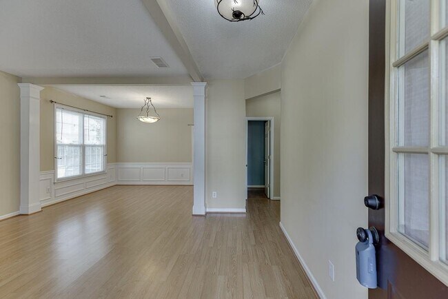 Building Photo - 440 Chippenham Ct