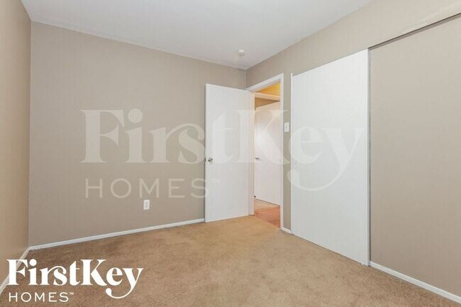 Foto del edificio - 5180 Carey Ln