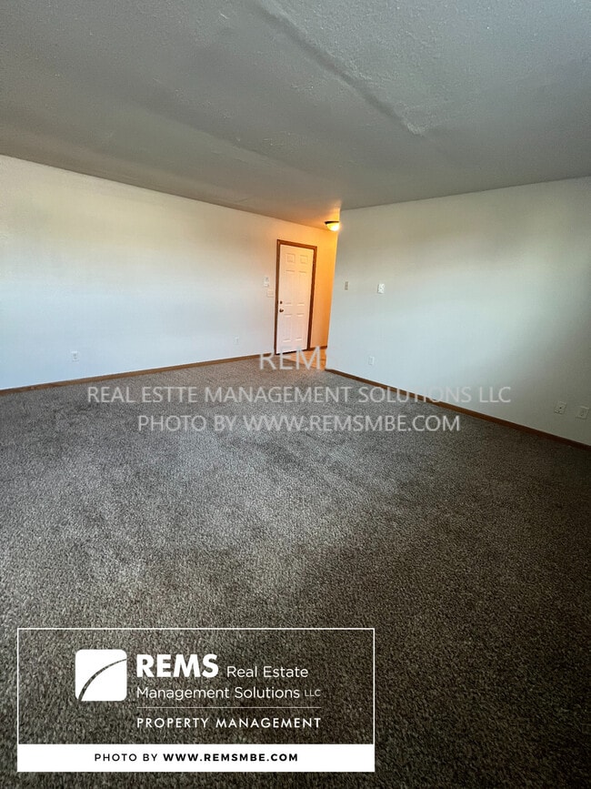 Building Photo - Golden Eagle Apartments