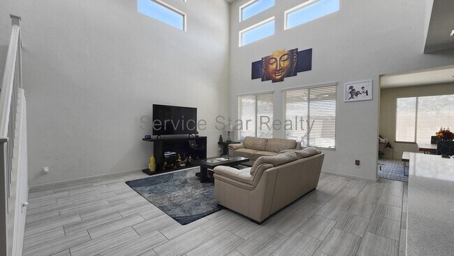 Building Photo - 3407 E Louise Dr