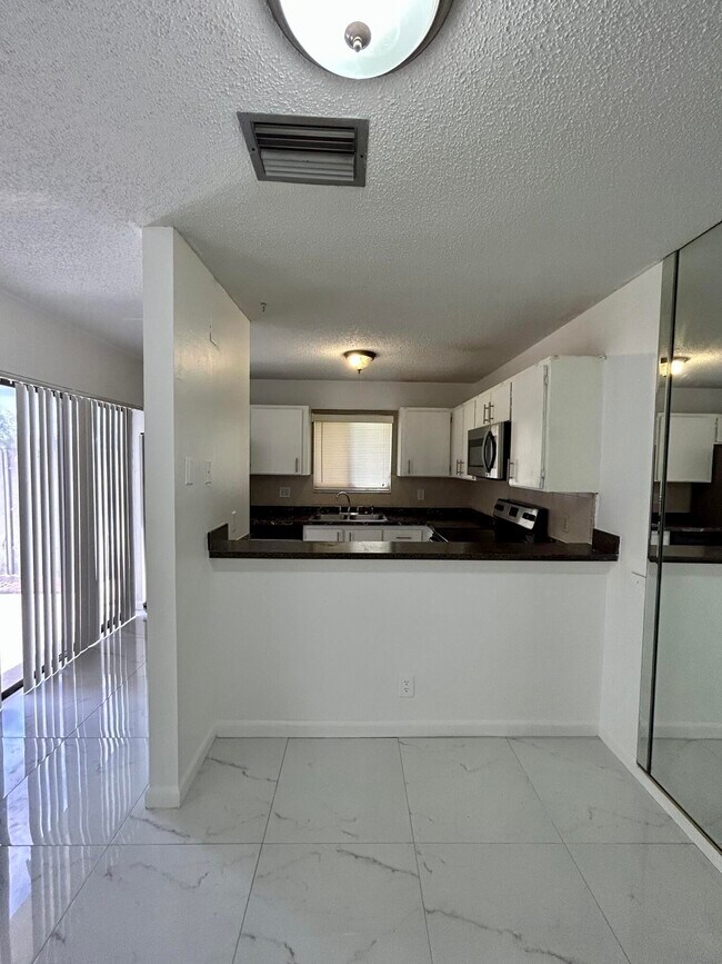 Foto del edificio - 4606 Cherry Rd