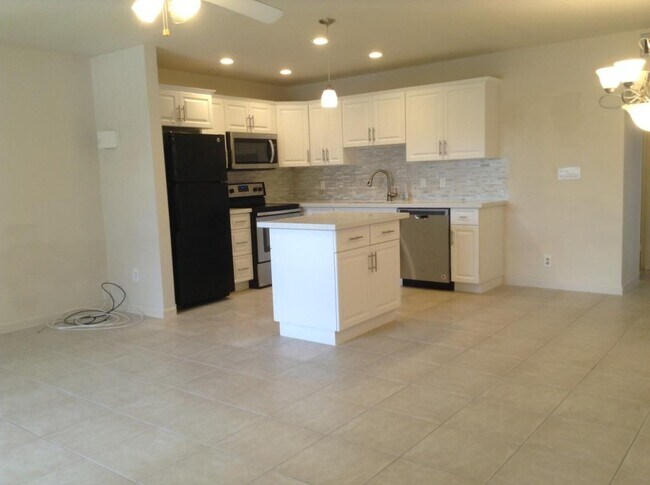 Building Photo - 186 Monaco Way