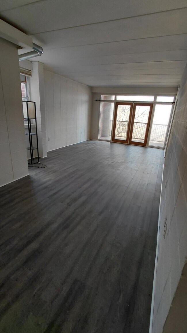 Foto del edificio - 904 Brightwood Manor Dr