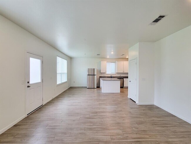 Foto del edificio - 16230 Dutton Clover Dr