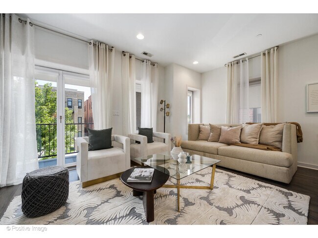 Foto del edificio - 8467 Grand Ave