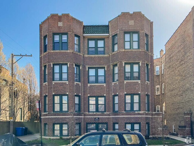 Building Photo - 3845 N Greenview