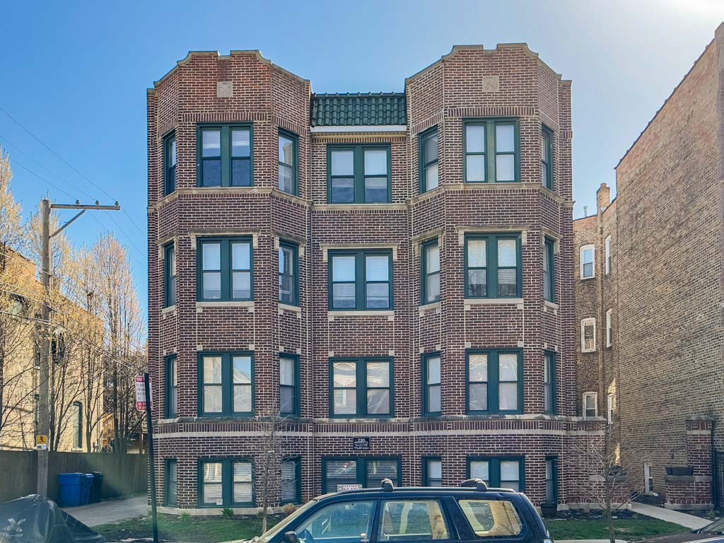 Primary Photo - 3845 N Greenview Ave