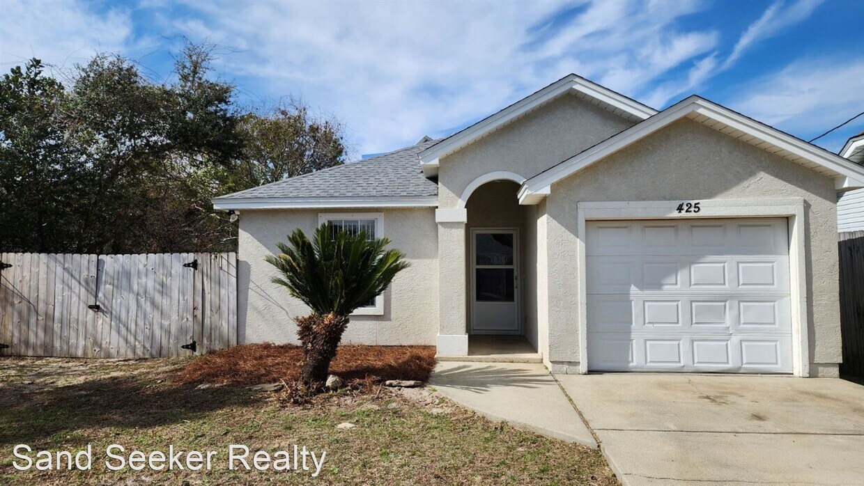 3 br, 2 bath House 425 Dolphin Dr. House Rental in Panama City
