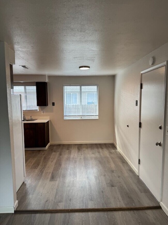 Building Photo - 826-828 ROYAL