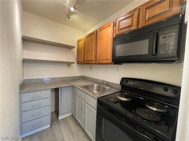 Building Photo - 405 S 15th St