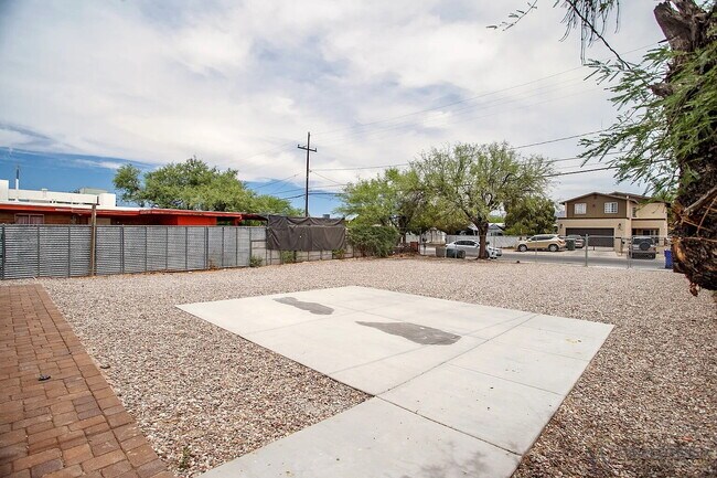 Foto del edificio - 1349 W Hualpai Rd