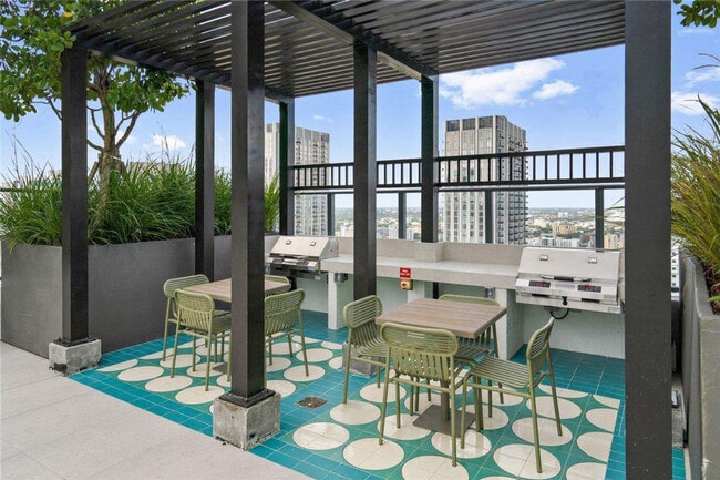 Building Photo - 11 NE 6th St