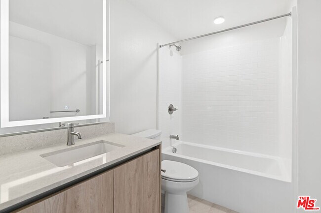 Foto del edificio - 2521 S Orange Dr