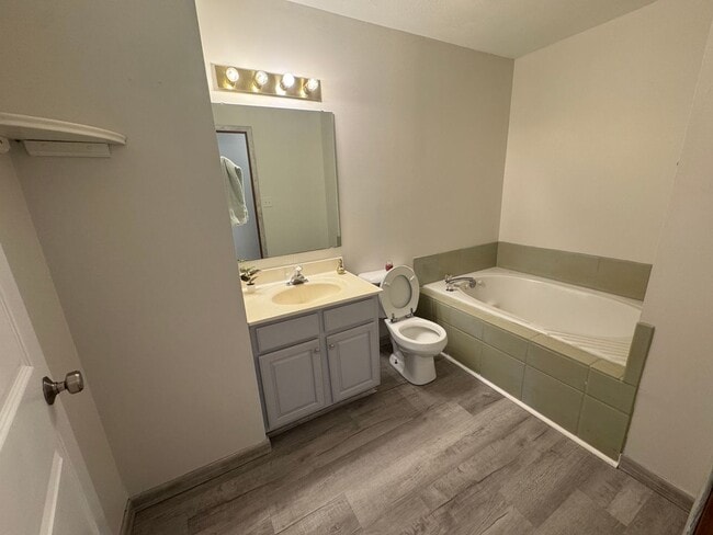 Building Photo - 3 Bedroom, 2 Bath New Rental Alert in Chat...