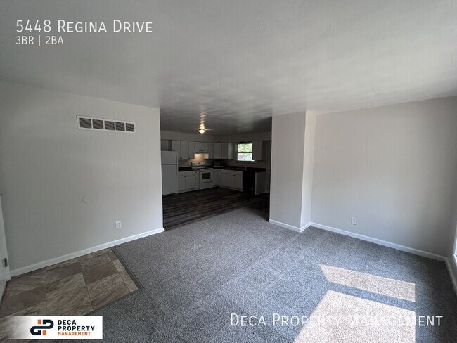 Foto del edificio - 5448 Regina Dr