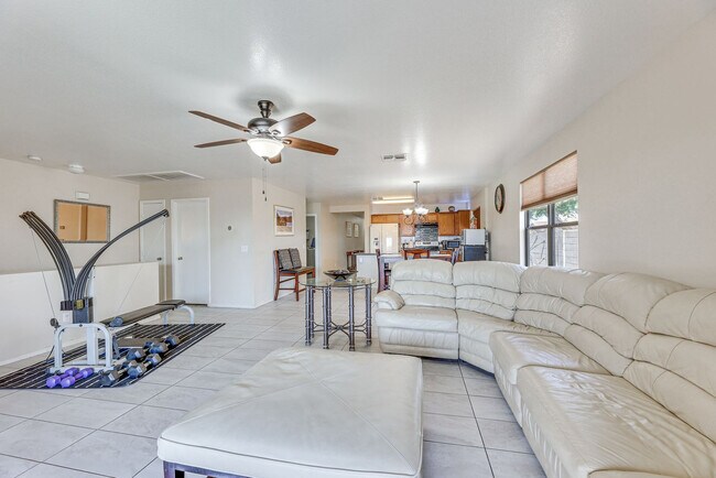 Foto del edificio - 1840 N Parkside Ln