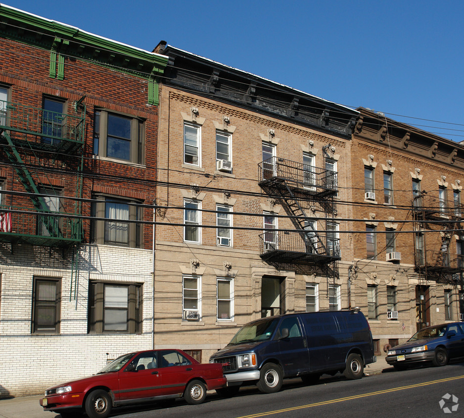 Primary Photo - 44 Broadway