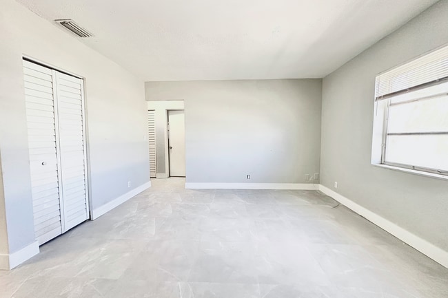 Building Photo - 2bd/1bath with Central AC