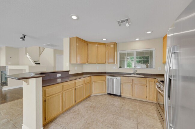 Foto del edificio - North Las Vegas: Open Two-Story 3/2.5 Floor Plan with Spacious Primary Suite & Covered Patio