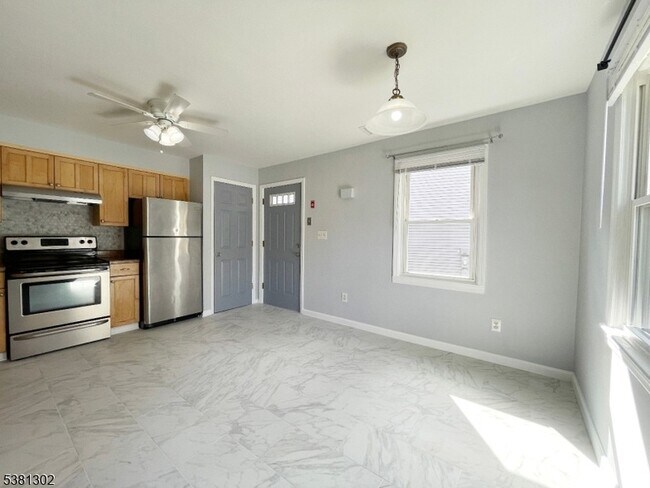 Foto del edificio - 31 Lakeside Blvd