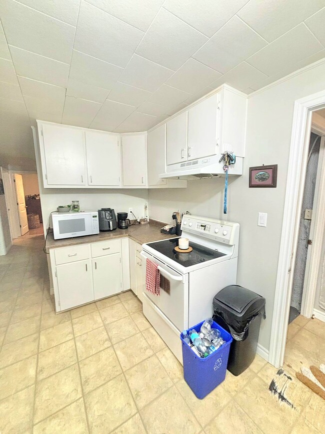 Building Photo - 53 Jennings Dr