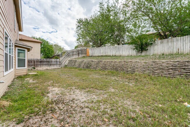 Foto del edificio - BEAUTIFUL 3-BEDROOM HOME IN NORTHCLIFFE
