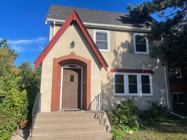 Building Photo - 3015 11th Ave S